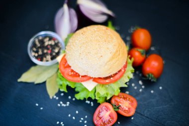 Peynir, hamburger eti