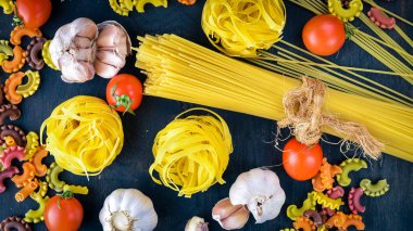 Makarna sebze, kiraz domates ile