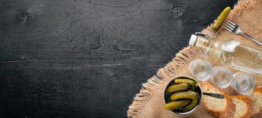 Votka ve salatalık turşusu