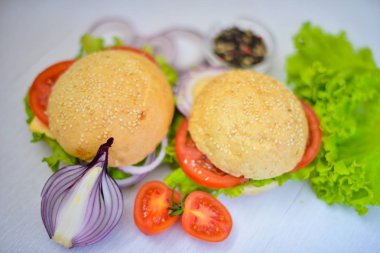 Peynir, hamburger eti