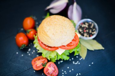 Peynir, hamburger eti