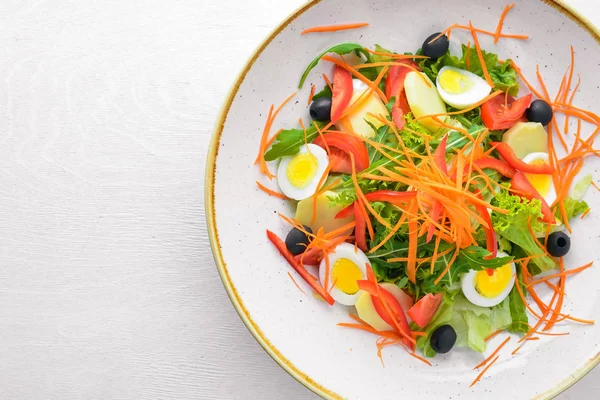 Tavuk yumurtası ile sebze salatası