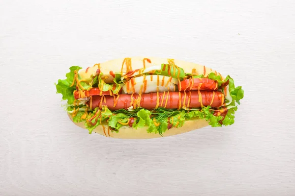 Otlar ve baharatlar sosisli