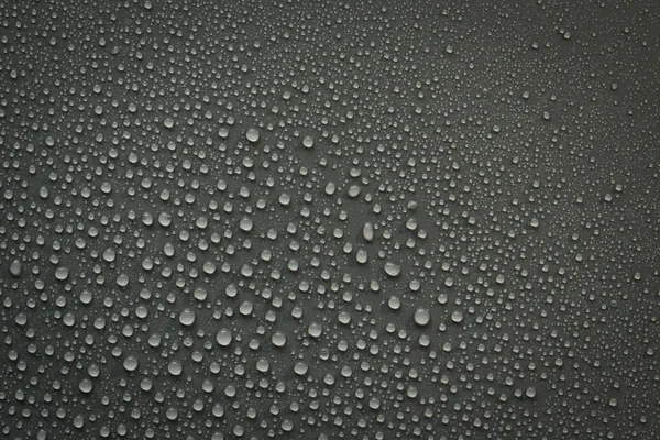 Siyah arkaplanda su damlaları