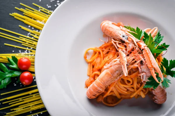 Makarna ve kaplan karides