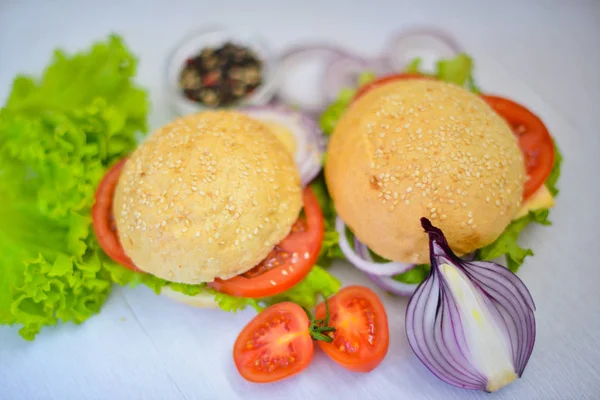 Peynir, hamburger eti