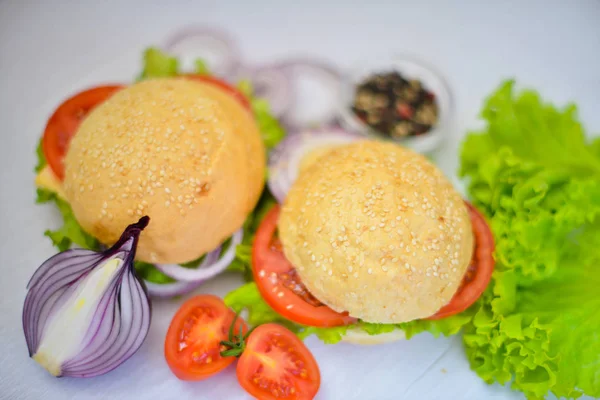 Peynir, hamburger eti