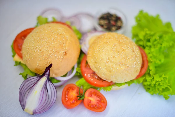 Peynir, hamburger eti