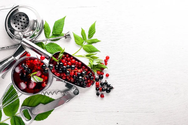 Kokteyl taze kırmızı kuş üzümü