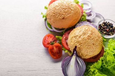 Peynir, hamburger eti