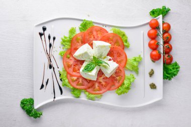 Mozzarella peyniri, domates ile 