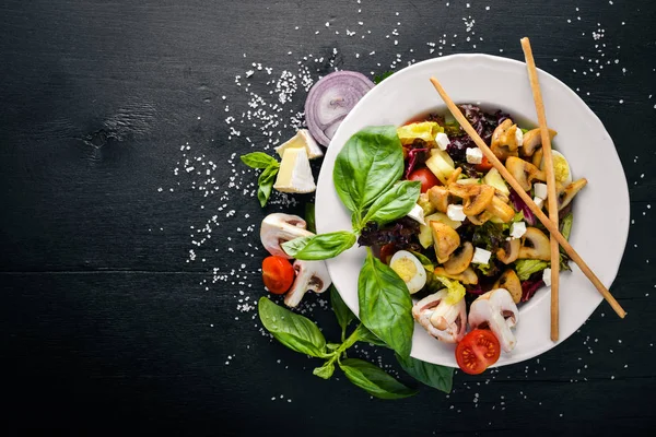 Salada de legumes grelhados, cogumelos — Fotografia de Stock