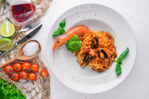 Deniz ürünleri makarna. Midye