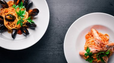 Makarna midye ve deniz ürünleri ile. 