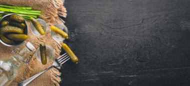 Votka ve salatalık turşusu