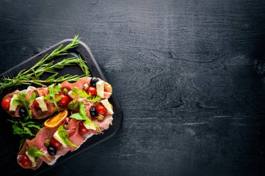 Bruschetta etli, zeytin