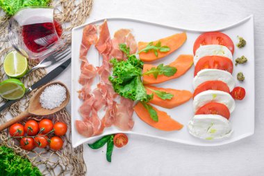 Carpaccio domates ve mozzarella ile