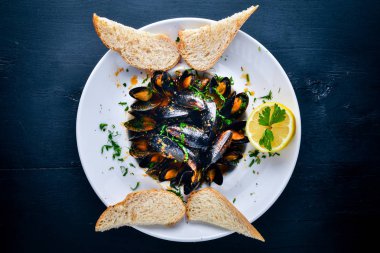 Sos haşlanmış midye