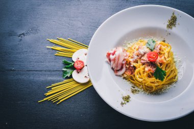 Kremalı sos pastırma ile makarna