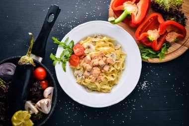 Pasta pastırma, domates ile