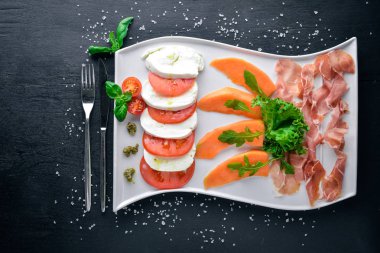 Carpaccio domates ve mozzarella ile
