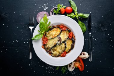 Fırında patlıcan parmesan peyniri ile