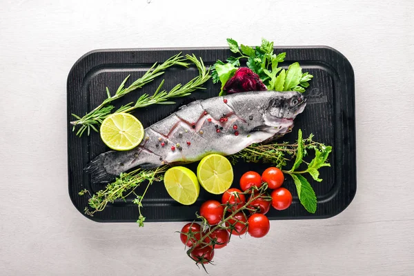 Balık alabalık aromatik otlar ile 