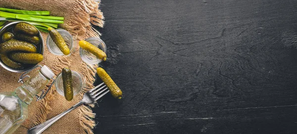 Votka ve salatalık turşusu