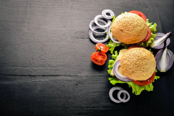 Hamburgery z serem, mięsem — Zdjęcie stockowe