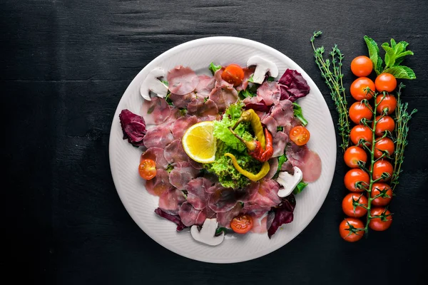 Carpaccio sığır eti, sebze