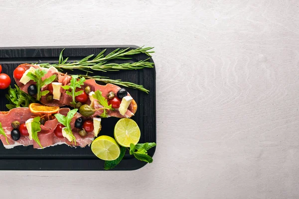 Bruschetta etli, zeytin