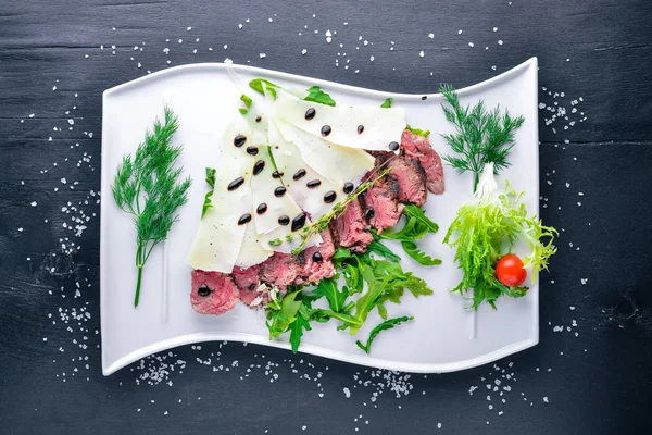 Parmesan peyniri ile pişmiş Dana eti