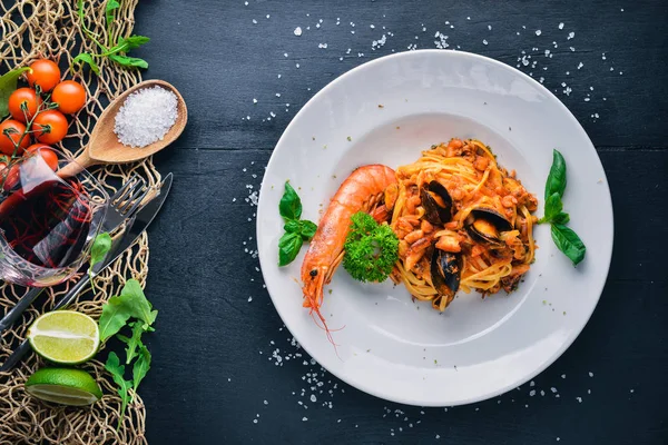 Deniz ürünleri makarna. Midye