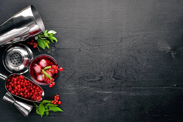 Cocktail aus frischen roten Johannisbeeren — Stockfoto