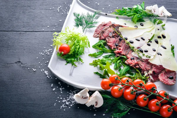 Parmesan peyniri ile pişmiş Dana eti