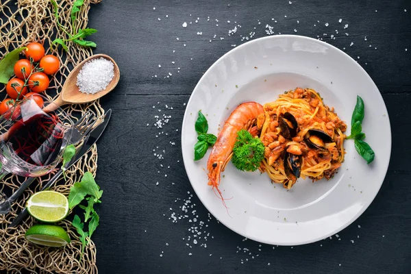 Deniz ürünleri makarna. Midye