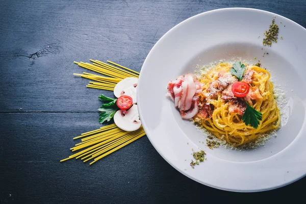 Kremalı sos pastırma ile makarna