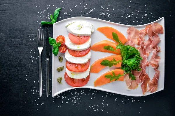 Carpaccio domates ve mozzarella ile