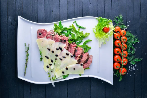 Parmesan peyniri ile pişmiş Dana eti