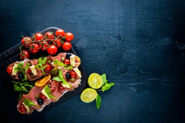 Bruschetta etli, zeytin