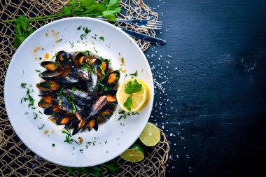 Sos haşlanmış midye