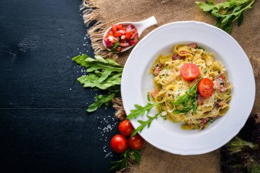 Pasta pastırma, domates ile