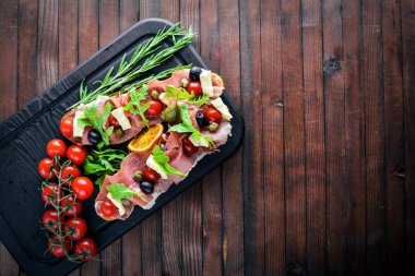 Bruschetta etli, zeytin
