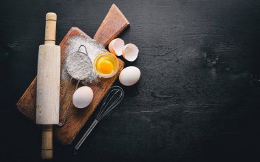 Bir oklava ile yumurta