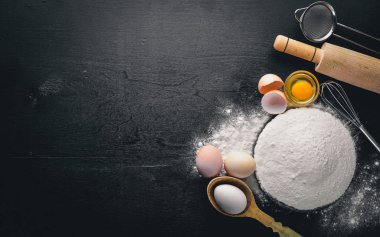 Bir oklava ile yumurta