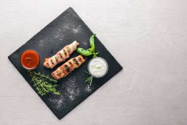 Rulo tavuk fileto ve pastırma