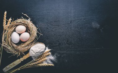 Bir oklava ile yumurta