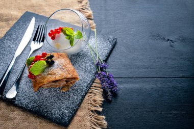 Strudel taze çilek ile 