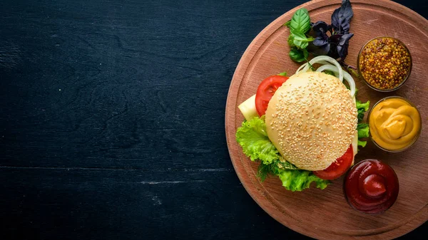 Hambúrguer com queijo, carne — Fotografia de Stock