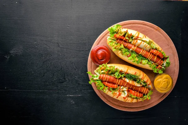 Hot dog με ψητά λουκάνικα — Φωτογραφία Αρχείου